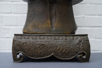 A pair of large Chinese bronze nodding-head figures for the Vietnamese market, 19th C.